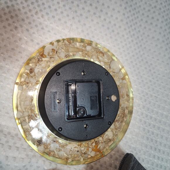 SANDS OF TIME 8" ACRYLIC LUCITE SEA SHELLS BEACH TIME WALL CLOCK BATTERY - Picture 5 of 8